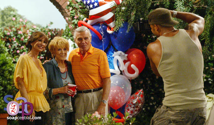 Gloria hosts family and friends for an Abbott family barbecue (2005)